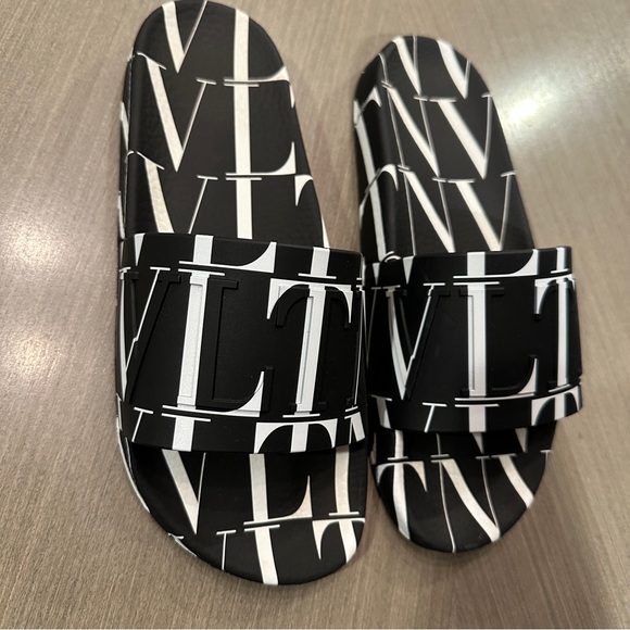 Valentino Garavani Slides - Picture 2 of 8